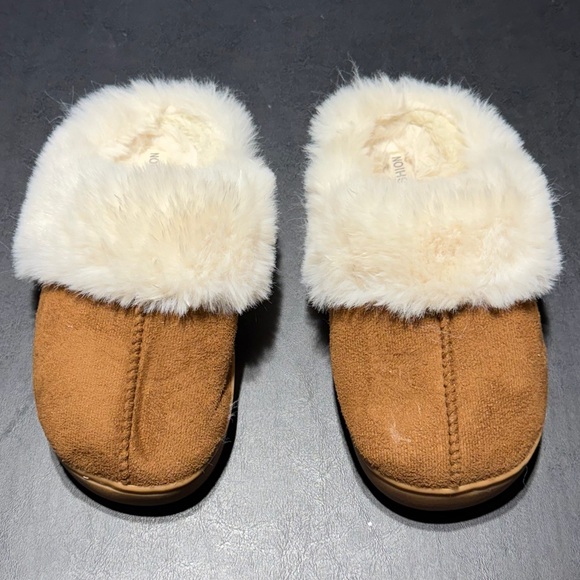 Source Unknown Other - Girls Size 2 Tan and Cream Sippers Brand New